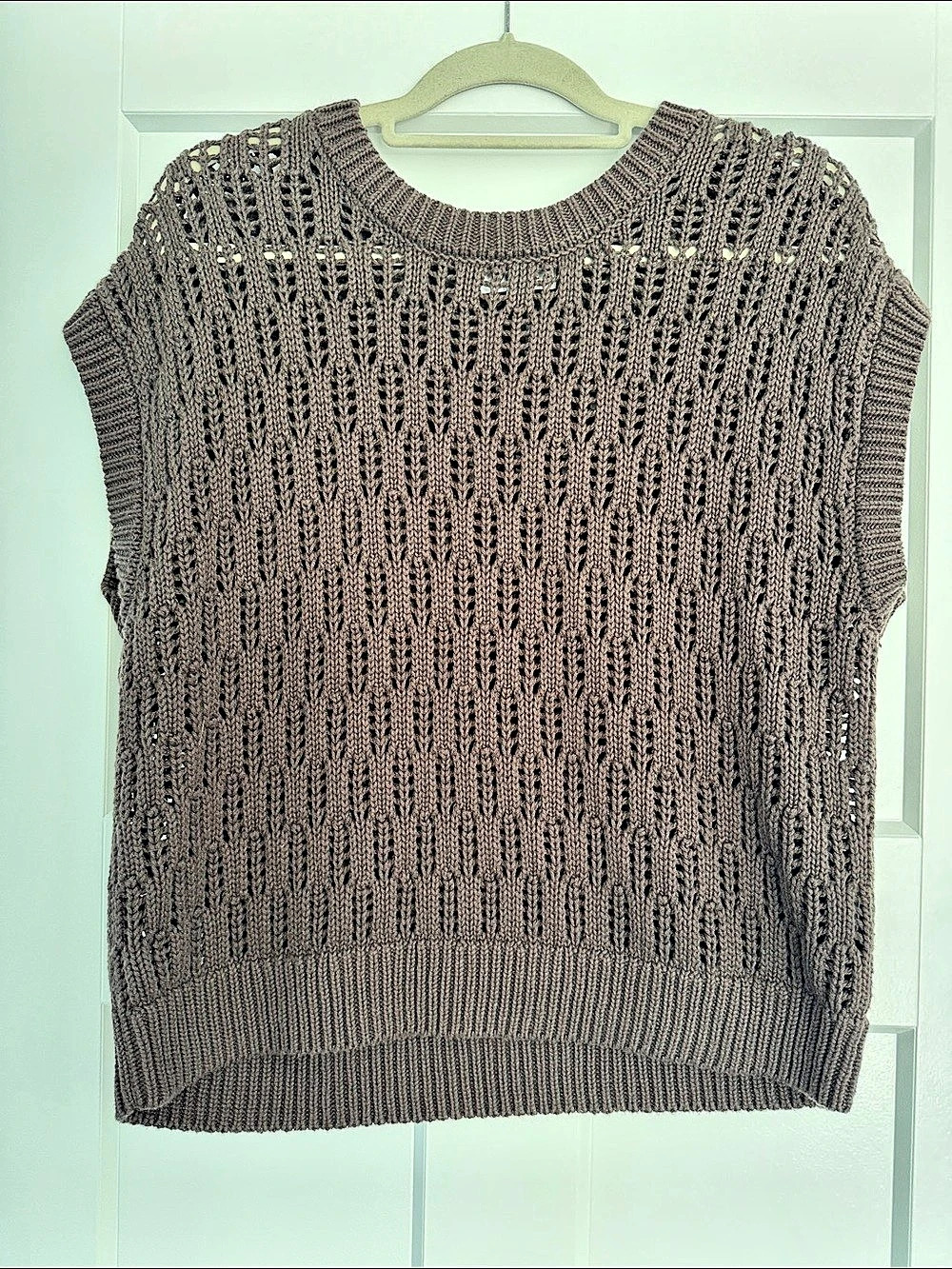 EVEREVE Knit Sweater Vest in Brown Size Medium like new condition!